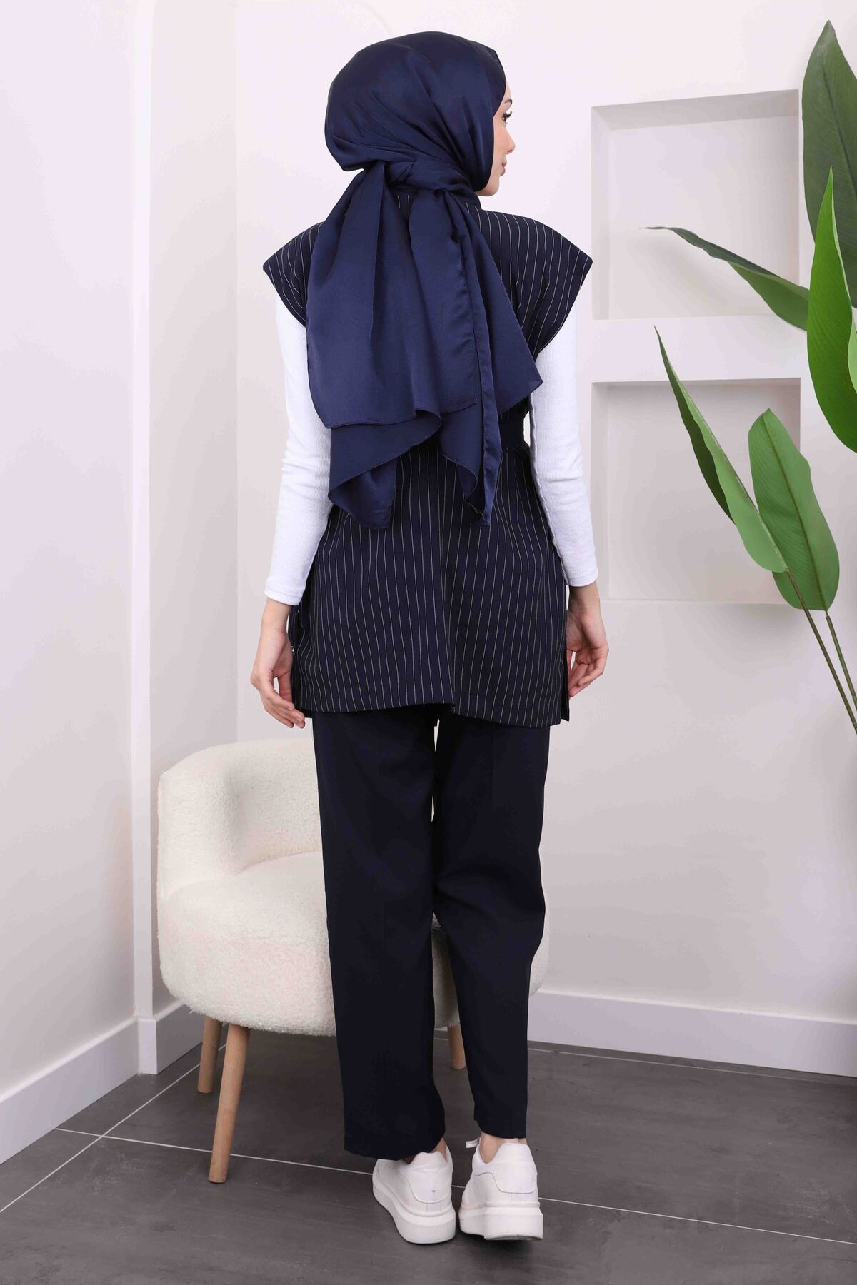 Lacivert Bel Kuşaklı Yelek Pantolonlu Takım