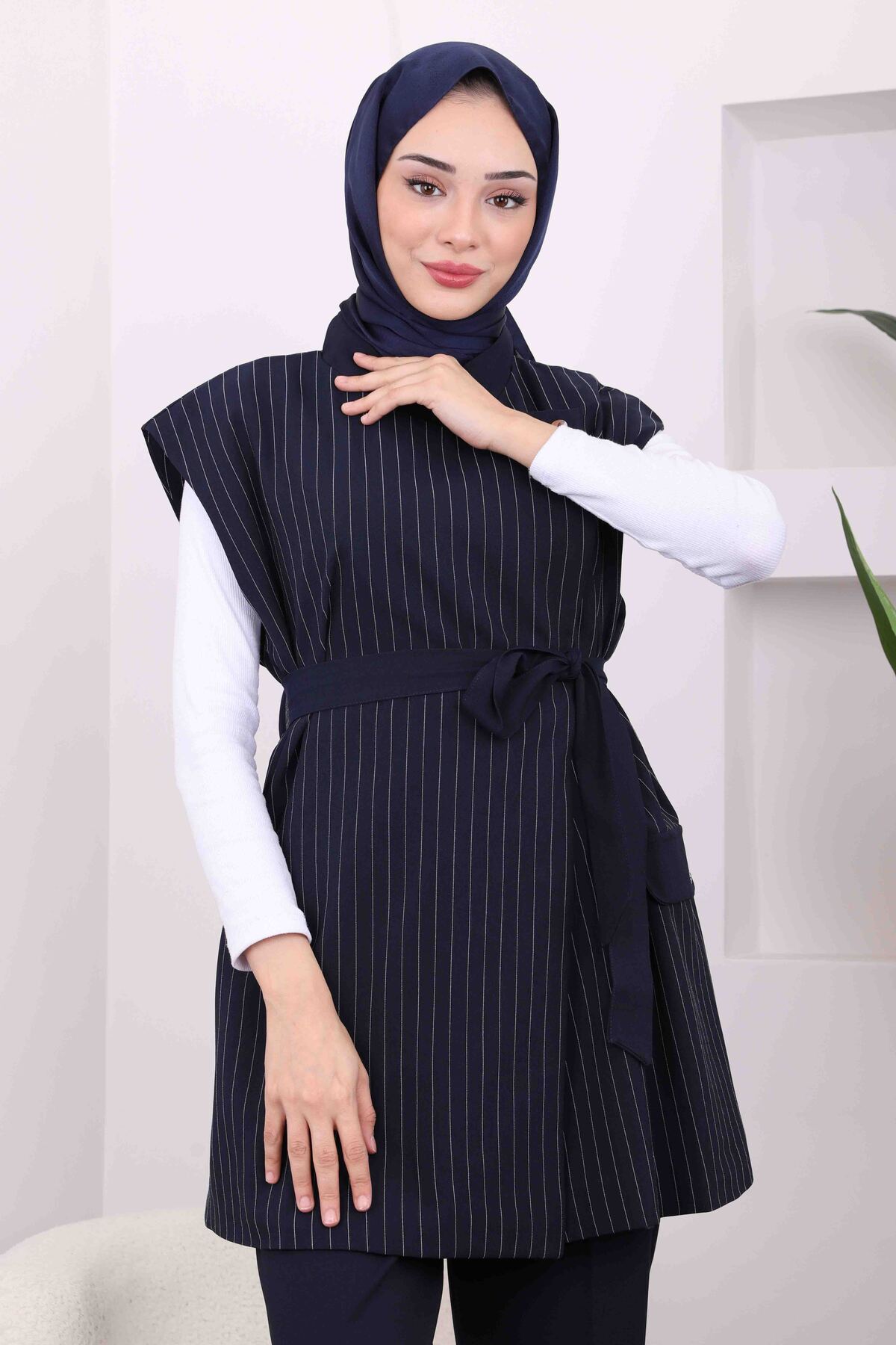 Lacivert Bel Kuşaklı Yelek Pantolonlu Takım