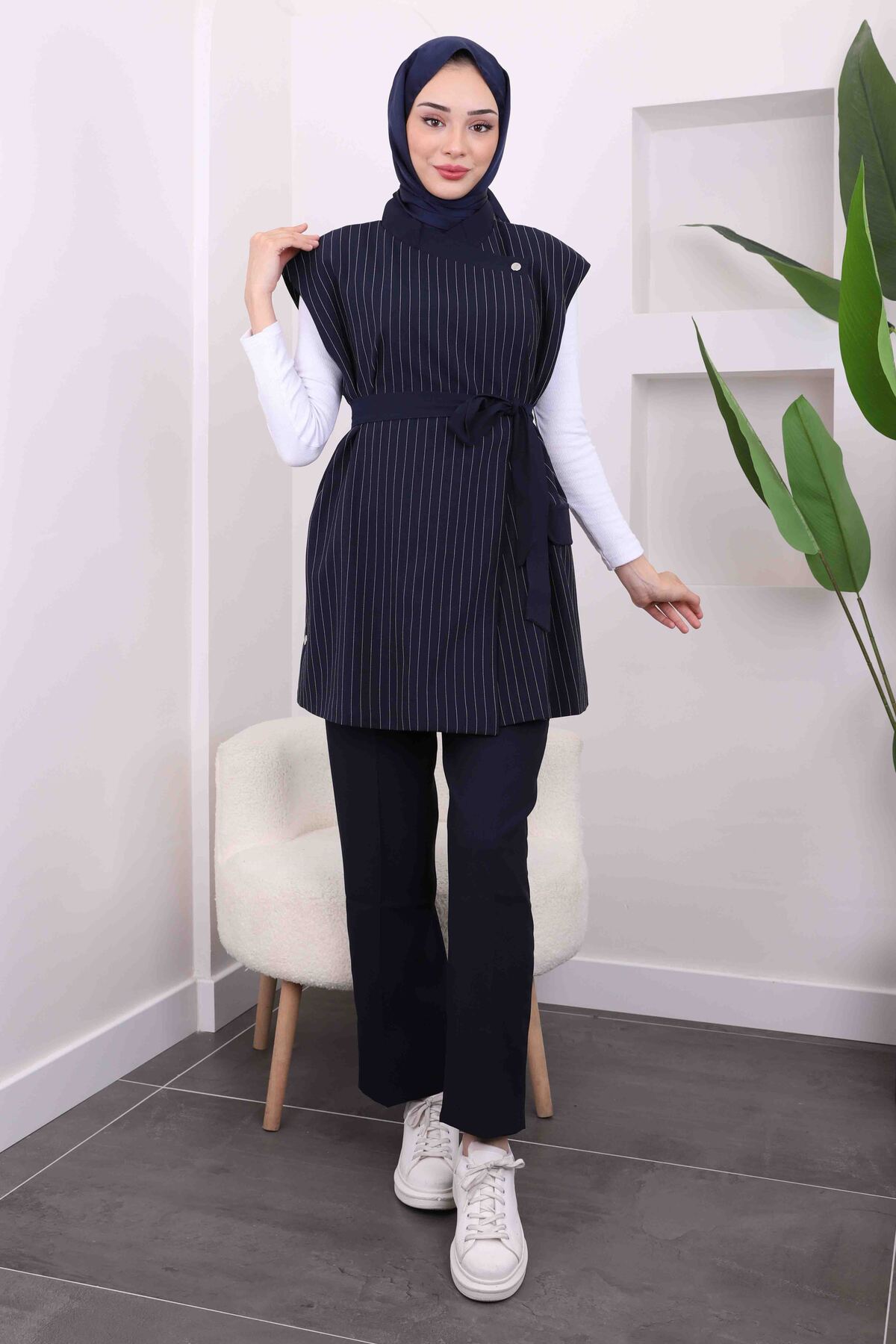 Lacivert Bel Kuşaklı Yelek Pantolonlu Takım