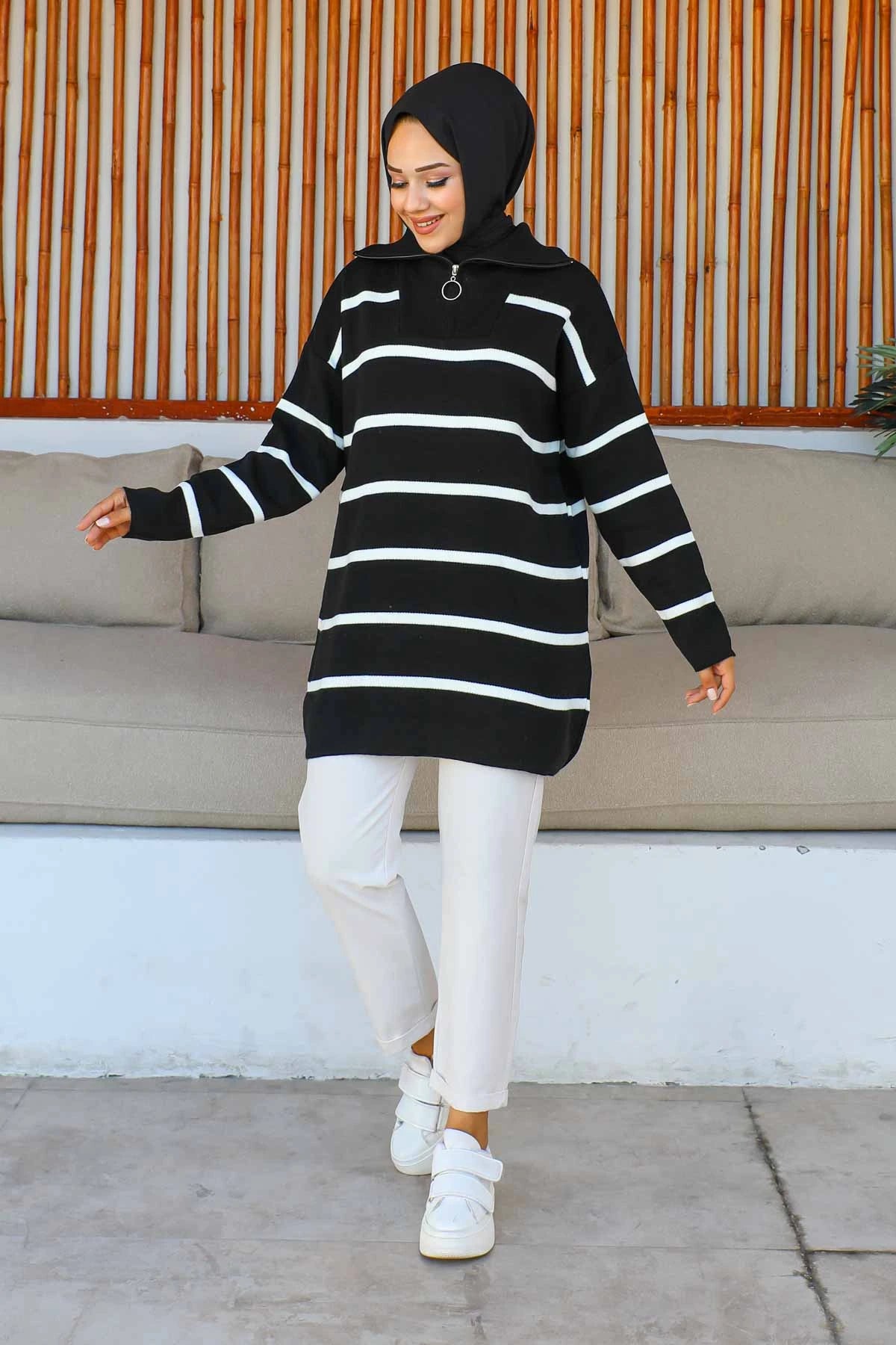 Siyah Yaka Fermuarlı Çizgili Triko Tunik